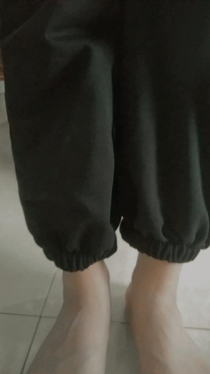 Quần đẹp nặng tay vải da cá mỏng vừa nhưng mặc vào vấn đẹp và chất mịn. Chun cạp và ống quần dày chắc, vải cầm nặng tay OK lắm. Lần đầu mua Tiki OK quá. Mình m55 nặng 43kg.