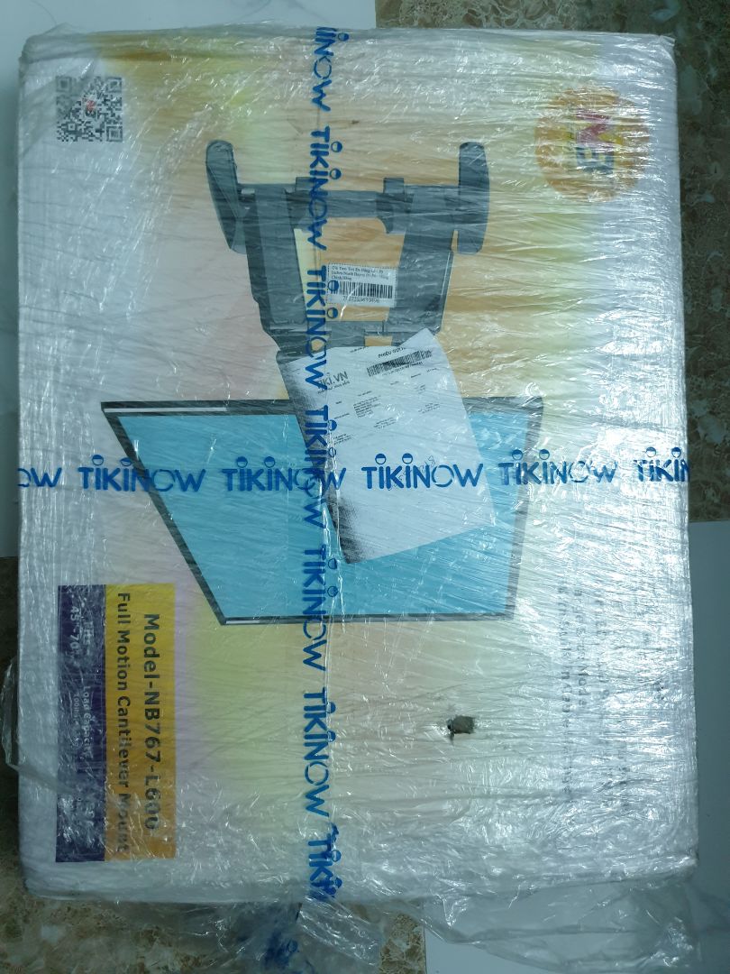 Tôi rất thất vọng về nhà cung cấp DONGSTORE và cả cách tiki kiểm hàng.
Tôi đặt mua model P6, nhưng tiki giao model NB767-L600
Model P6 có khoảng cách lỗ bắt vít >400mm, trong khi model NB767 là 200mm.
Tường nhà tôi yếu không thể chịu tải lớn với khoảng cách bắt vít quá gần như vậy.
Đó là lý do tôi chọn P6 của DONGSTORE thay vì NB767 với giá rẻ hơn từ nhà cung cấp khác (vd NB767 có giá 699k từ tieudungthongminh). 
Tôi đã thanh toán trước ngay khi đặt hàng, và bây giờ tôi không thể sử dụng sản phẩm nhận được.
Tôi và gia đình là khách hàng thường xuyên của tiki (tiki có thể kiểm tra địa chỉ giao hàng). Mong tiki cải thiện chất lượng để giữ chân khách hàng.