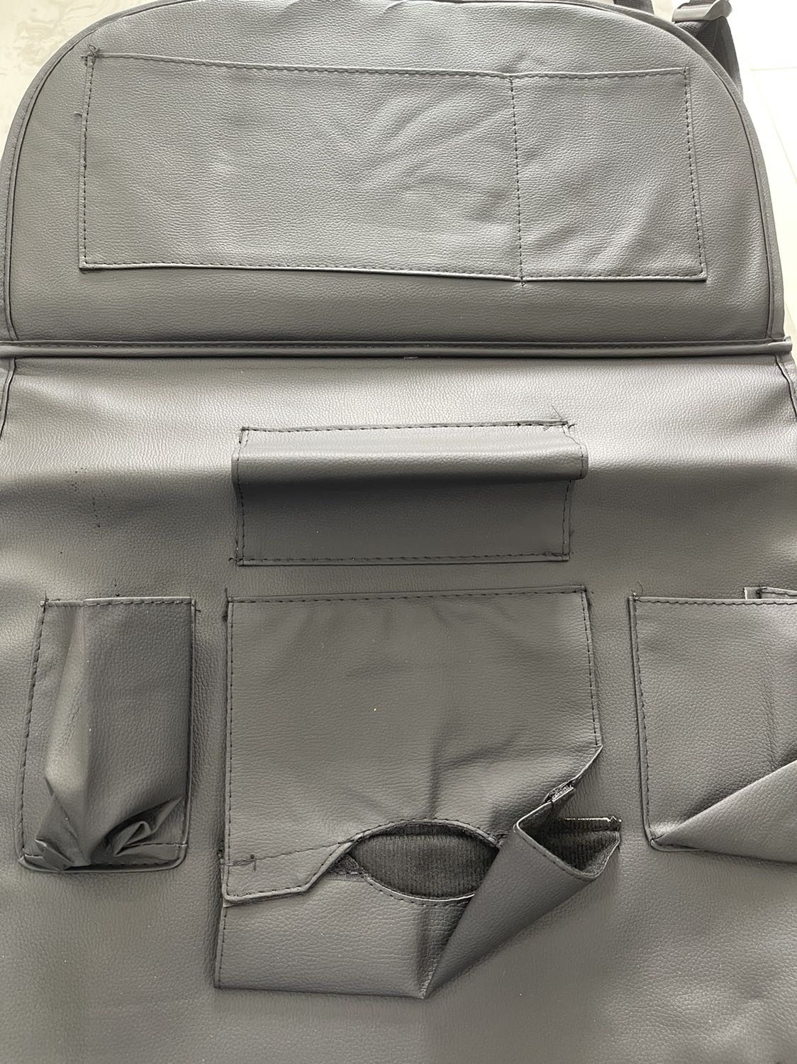 Sản phẩm đẹp, cũng khá cứng cáp, mới dùng được vài ngày thấy cũng ổn, để dùng thêm một thời gian nữa rồi sẽ review chi tiết hơn.