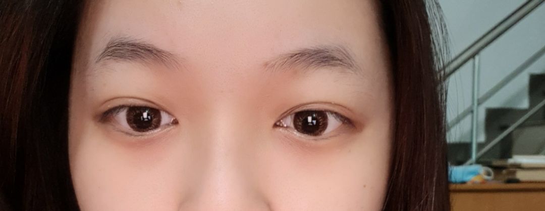 độ lớn vưa phải, màu nâu nếu không nhìn dí sát sẽ thấy rất tự nhiên