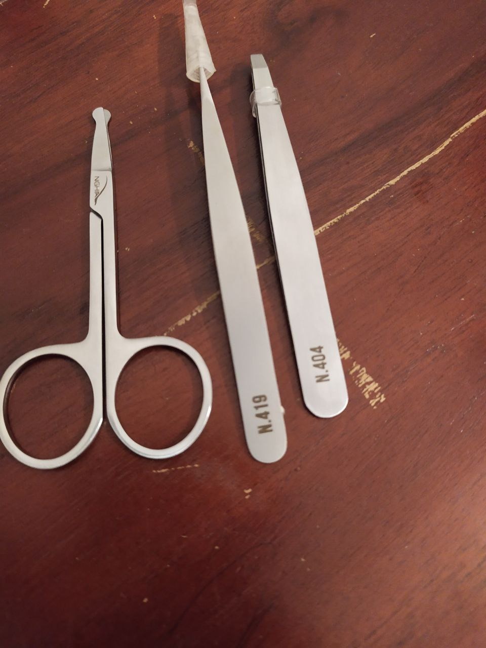 Miếng silicon bảo vệ nên thiết kế lại hoặc hãng nên bán thêm bao da để đựng bộ dụng cụ này.