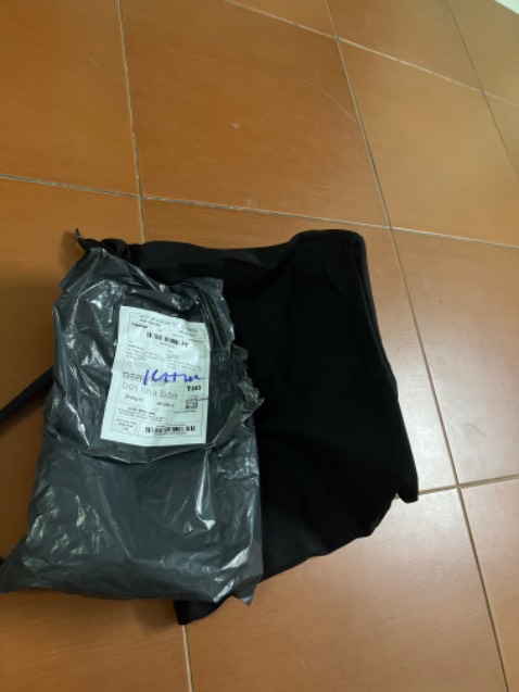 Shop *** mình đặt găng giữ nhiệt, Nhưng giao 1 cái túi. Shop *** mình đặt găng giữ nhiệt, Nhưng giao 1 cái túi.