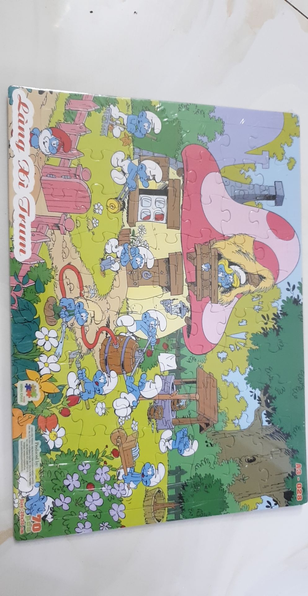 hình đẹp, có khung sẵn nên rất dễ ráp