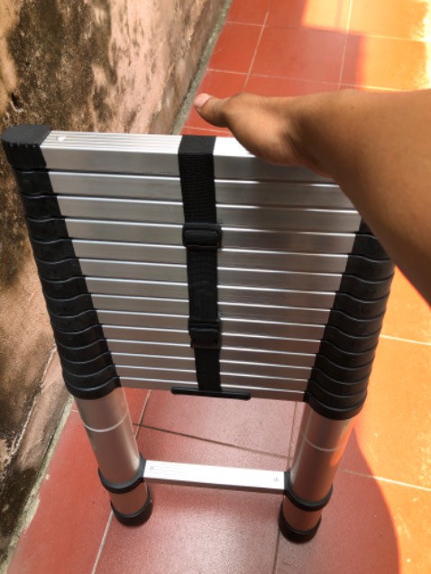 Hàng chính hãng có khác chắc chắn nặng hơn các dòng thang khác trên thị trường giao hàng nhanh