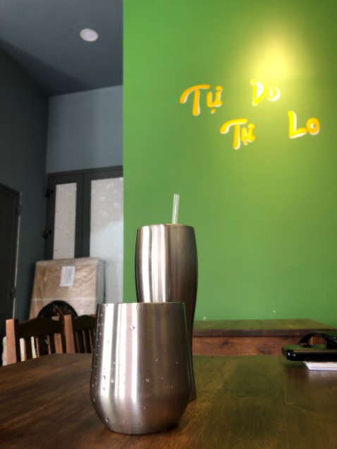 Đep va ngon nha,gia kha mem tuy nhien hoi tron va dung tich kha it cho mot cai binh cung nang kha kha...