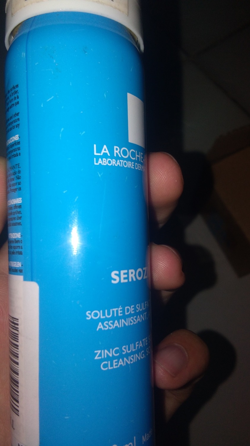 Mình không bàn về vấn đề giao hàng và chất lượng sản phẩm vì nó quá tốt rồi.
Đây là lần đầu tiên mình nhận được sản phẩm như thế này từ Tiki. Tem của sản phẩm cũ kĩ và đã bị bóc ra từ trước, trầy xước và hình như đã qua sử dụng.
Mình không thể chấp nhận được sản phẩm này. Mong nhận được câu trả lời từ Tiki ạ