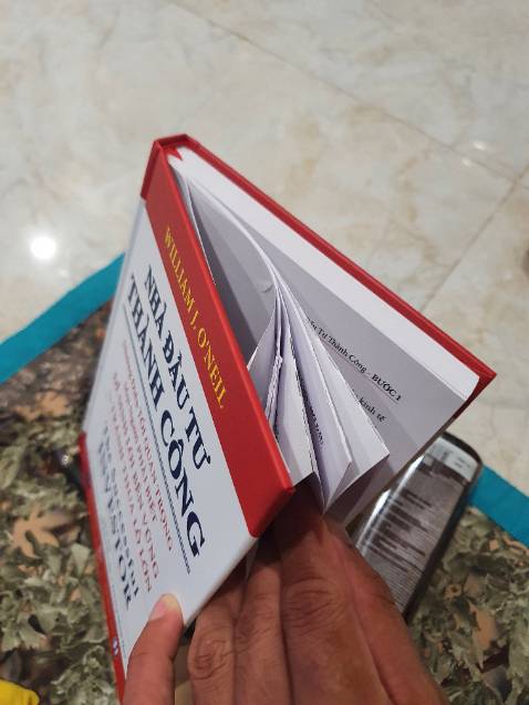 Bỏ 300k ra để đổi lại cuốn sách với chất lượng như vậy là không hài lòng 1 chút nào về chất lượng sách.. Đã rất gét mấy cuốn sách rẻ tiền, chất lượng sách ko đạt yêu cầu nên lựa những đầu sách có giá cả ok rồi. Mà giao sách v thật sự ko hài lòng