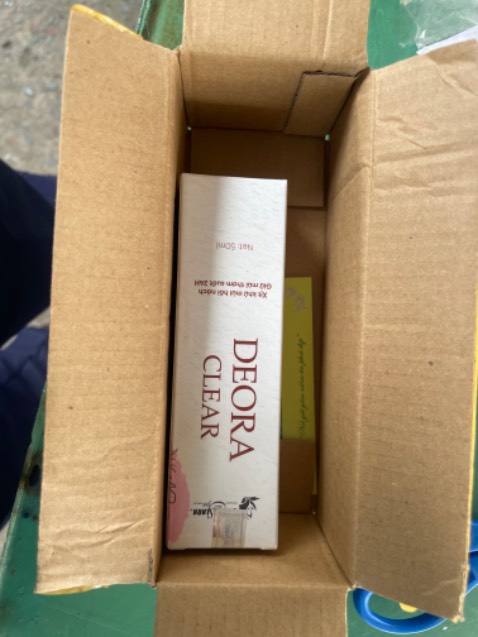 Hôm trc mua một lần xịt khử mùi thấy thơm quái h xài hết rồi h mua thêm lần 2