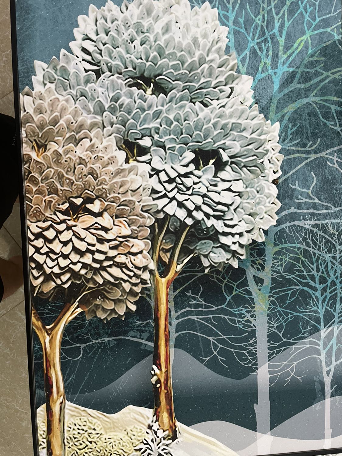 Hàng bị mẻ trong quá trình vận chuyển.

Chất lượng sản phẩm quá TỒI. Gia công kém chất lượng.

400k 3 cái tranh mà tính ra mua mấy cái loại 50k khéo còn bền hơn.

Nói chung đây là phốt đầu tiên sau hàng trăm đơn hàng mua ở Tiki