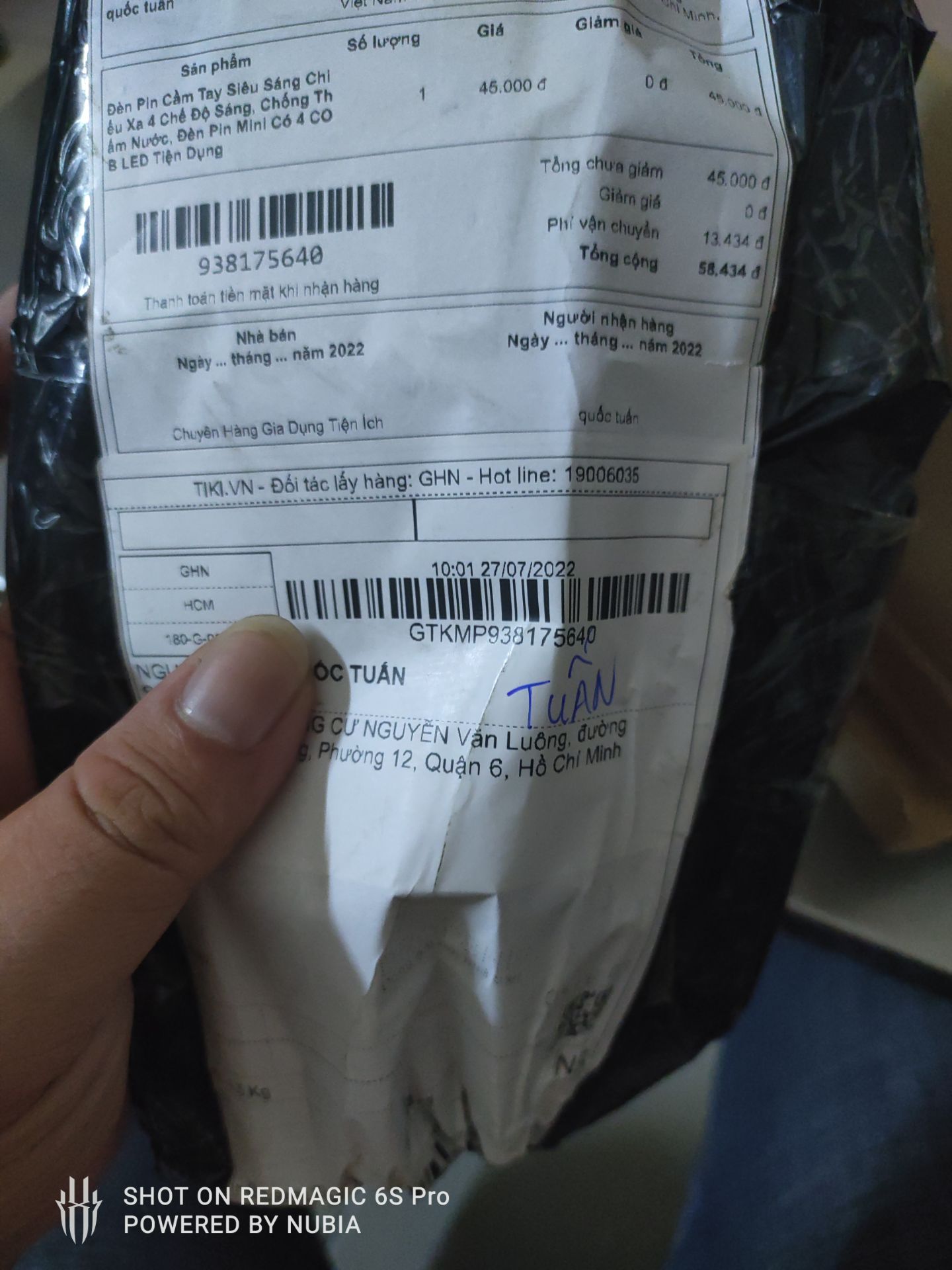 Giáo Hàng sai, ko đúng sự thật đặt đèn pin cầm tay giao đèn móc khoá. 
Yêu cầu tiki xử lý thích đáng