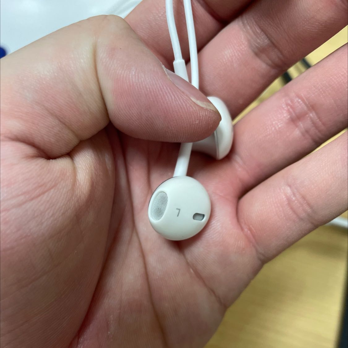 Mục đích sử dụng là học, họp hành nên chất lượng âm thanh và hoàn thiện sản phẩm phù hợp với giá tiền.