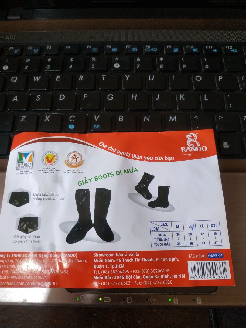 Mình đi giầy size 42, đã đặt đôi boost tăng thành 2XL rồi mà lại giao thành size L!!! Đẽo chân đi cho vừa sao???