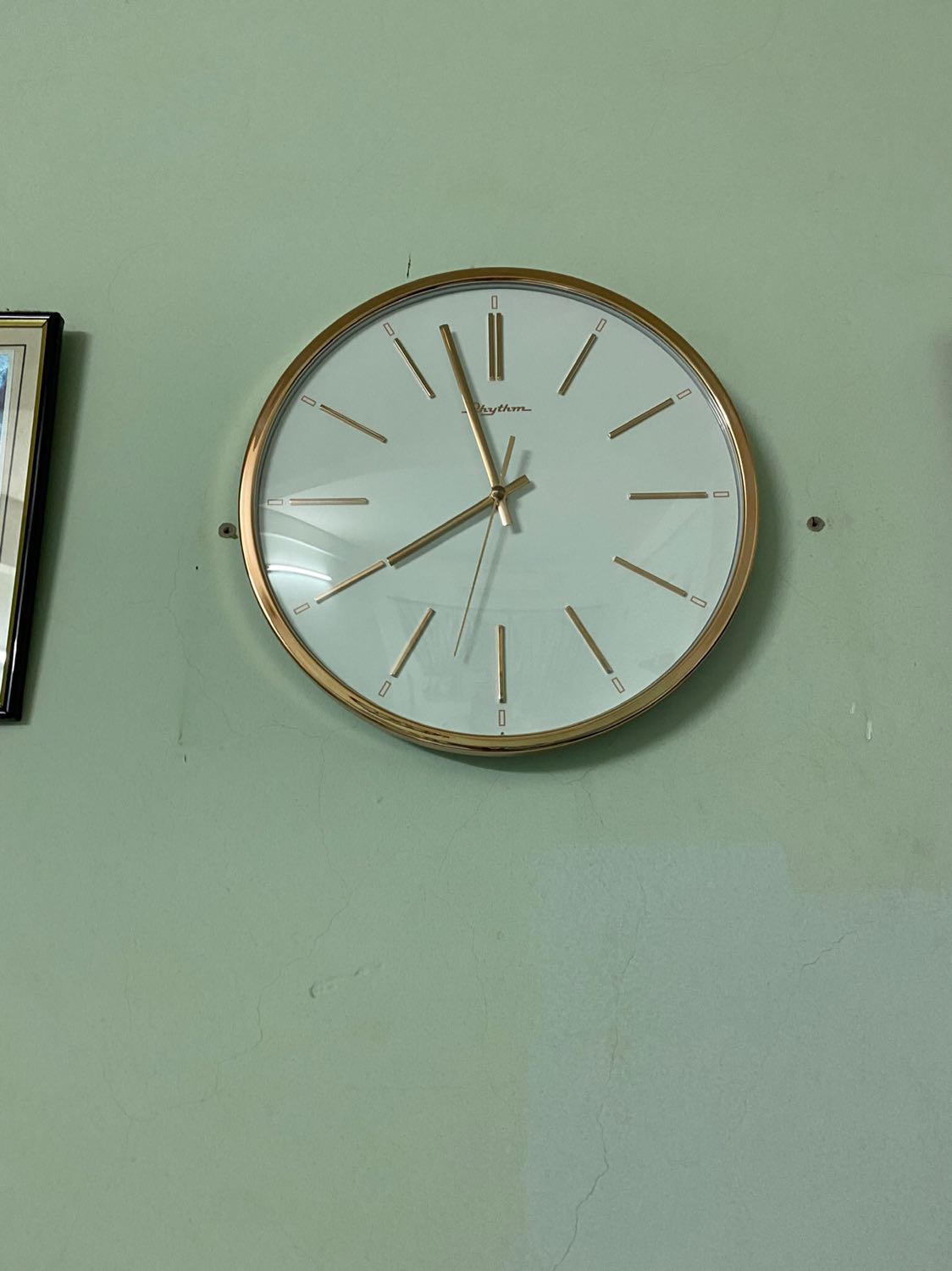 Đồng hồ nhìn đẹp,sang trọng, shop giao hàng nhanh hơn dự kiến,mua những loại này cứ sợ bị bể vở tuy nhiên shop đóng gói rất kỹ nên an toàn, bọc sốp cả bên trong và bên ngoài