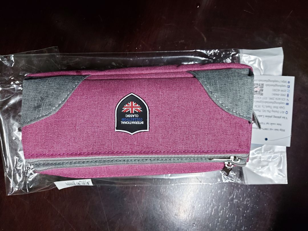 Hàng đẹp hơn cả mong đợi. Đường chỉ, vải, kéo và cắt may đều tốt. Hàng Việt Nam chất lượng cao?