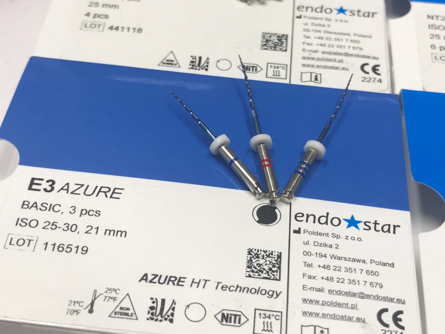 File Endostar này tôi đã mua dùng thử đợt triển lãm bên Đức, nong dũa rất sạch vì nó là dạng file dẻo nhưng không dẻo quá như các dòng ở Việt Nam đang bán, chinh phục được hầu hết các loại ống tủy từ thẳng đến cong phức tạp, nay lại thấy có trên Tiki mua có mã giảm giá nữa quá tiện lợi phải đặt thêm ngay. Lâu lắm rồi mới tìm được loại trâm file  giúp mình trong quá trình điều trị nội nha nhiều đến như vậy, thời gian, chi phí, công sức... Quá tuyệt! Cực kỳ recomment cho file này