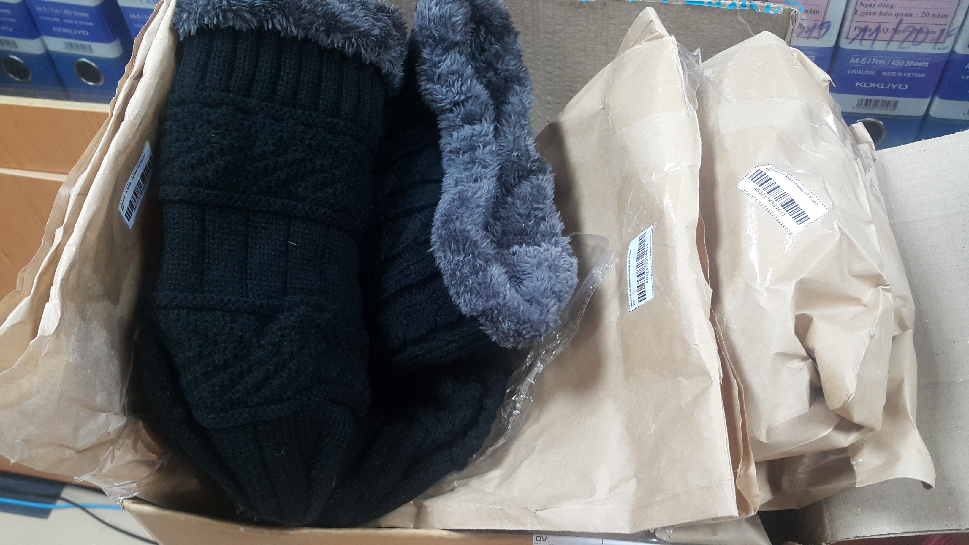 Rất hài lòng về sản phẩm. Rẻ đẹp, đóng gói rất cẩn thận. Điểm trừ: giao sai màu, đặt đỏ mà giao màu đen. Rất hài lòng về sản phẩm. Rẻ đẹp, đóng gói rất cẩn thận. Điểm trừ: giao sai màu, đặt đỏ mà giao màu đen.