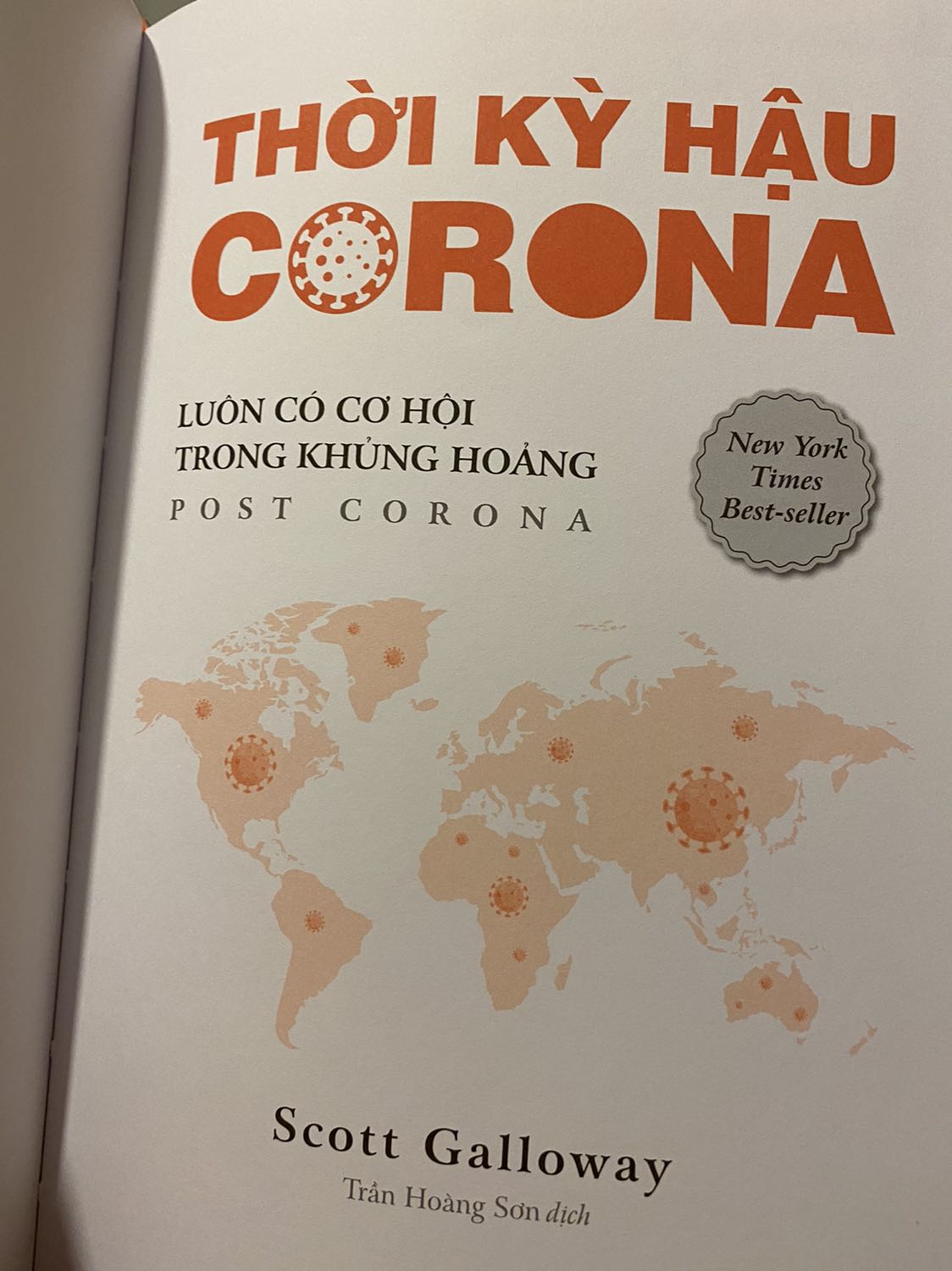 Cá nhân mình là người đã đọc qua rất nhiều cuốn sách best seller thì lại thấy nội dung sách này khá bình thường và thiếu điểm nhấn mới lạ và thú vị. Sách đưa ra nhiều ví dụ thực tiễn về các công ty hàng đầu của Mỹ kèm với tư tưởng chính trị thiên về 1 hướng nên chưa mang tính khách quan.
Nói chung là về hình thức sách khá đẹp, được bao bọc bằng bìa cứng và chất lượng giấy tốt. Còn về phần nội dung thì mình thấy chưa thật sự hấp dẫn lắm.