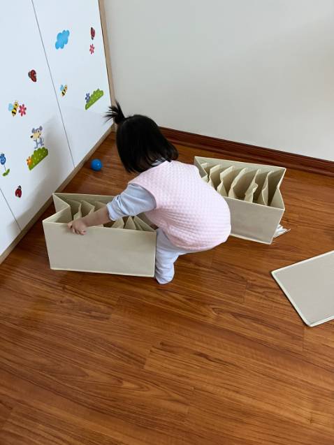 Hộp khá tiện lợi, sản phẩm ưng ý, chia ngăn dễ lấy đồ và quan sát, tuy nhiên hơi nhỏ và vẫn ít ngăn, mình muốn nhiều ngăn hơn, nhưng 7 ngăn giá này là cũng hợp lý rồi!! sản phẩm đúng mô tả, cao 20cm, dài 38cm, và rộng 25cm, loại có nắp và không nắp đều ok, đắt hơn mấy ngàn thì có nắp luôn!! được cái mình đã từng mua loại hàng này, dùng rất thích, ko có mùi, màu nhã nhặn, nên sản phẩm mới mình ủng hộ luôn hihi!!!

cảm ơn shop nhiều nha! cho 5 sao cổ vũ động viên luôn nha!