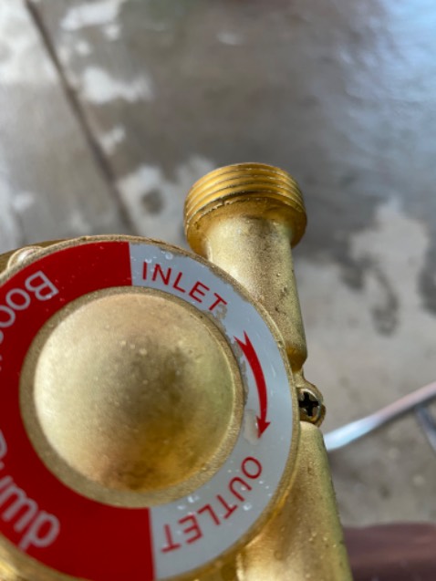 Ko pit cũ hay mới nhưng có mấy chỗ bị oxy hoá. Máy bơm khá mạnh. 
Sau thời gian sử dụng thấy cũng ổn nên cho thêm 1 sao nữa