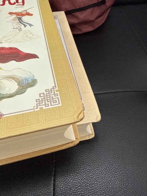 Sách móp góc, trang bị gấp, dơ!!!