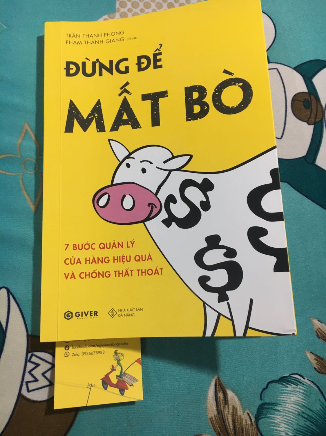 Sách của anh Trần Thanh Phong thì khỏi phải nói rồi mỗi cuốn mỗi chủ đề hay. Đọc lần nào cũng lôi cuốn nên đọc tốc độ nhanh kinh khủng. Sách nói về cách quản lí nhân viên và dạy nhân viên rất hiệu quả. Rất đáng tiền để mua những cuốn của anh.