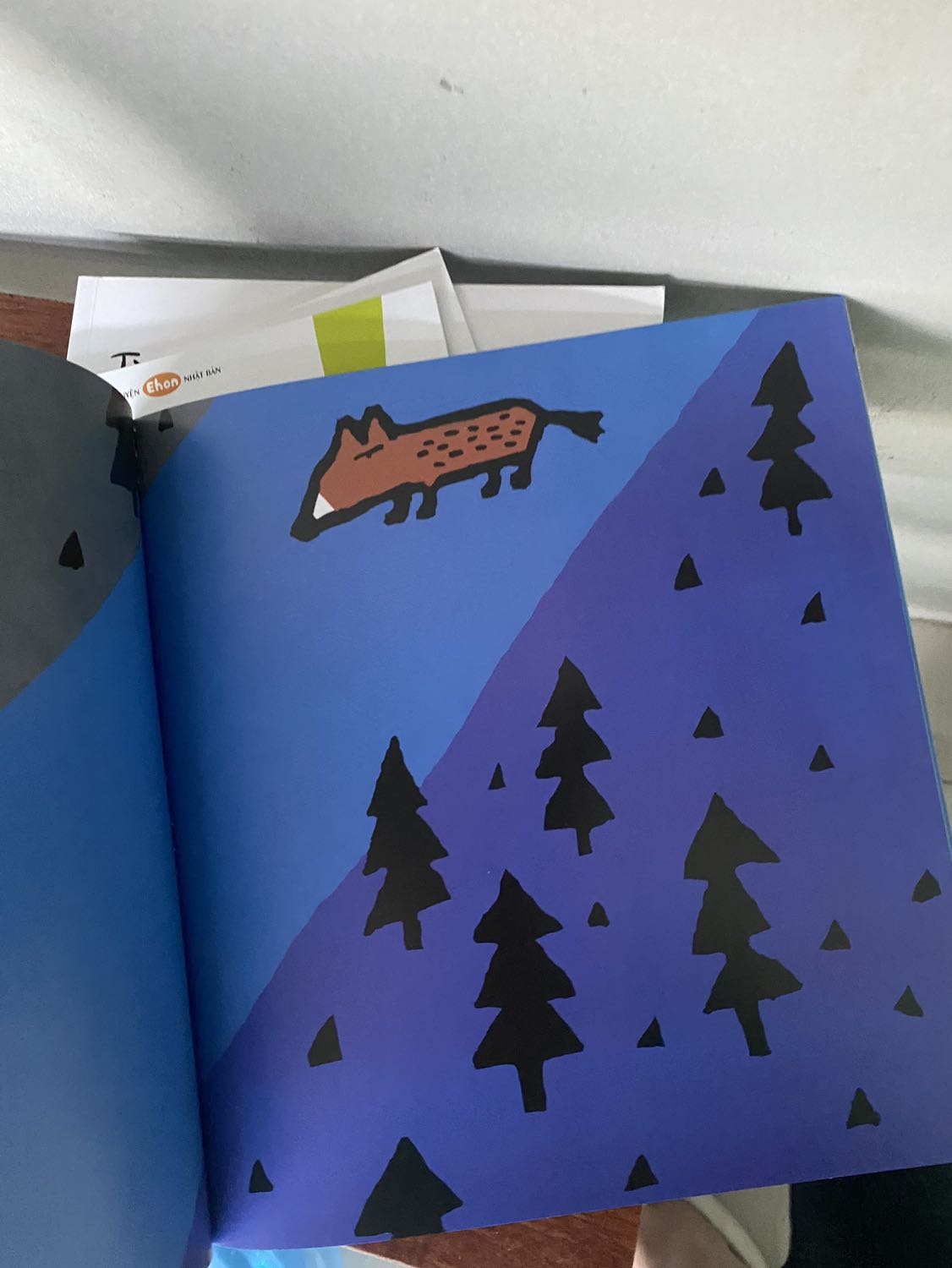 bố mẹ cùng con ngồi nghĩ và trả lời câu hỏi trong sách, thấy rằng sách này chưa được nhiều gia đình biết tới thì hơi phí