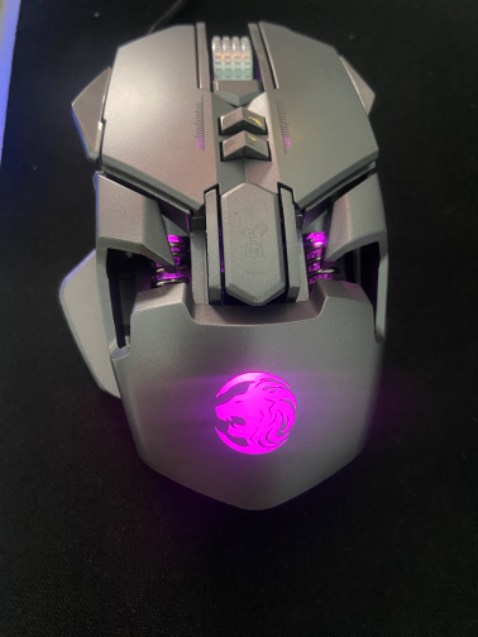 Chuột chạy nhanh và êm, phù hợp so với bàn tay, sản phẩm mẫu mã đẹp như robot biến hình :)) đèn đổi màu liên tục
