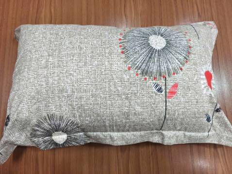 Ruột gối êm nhưng hơi cao so với người bình thường.