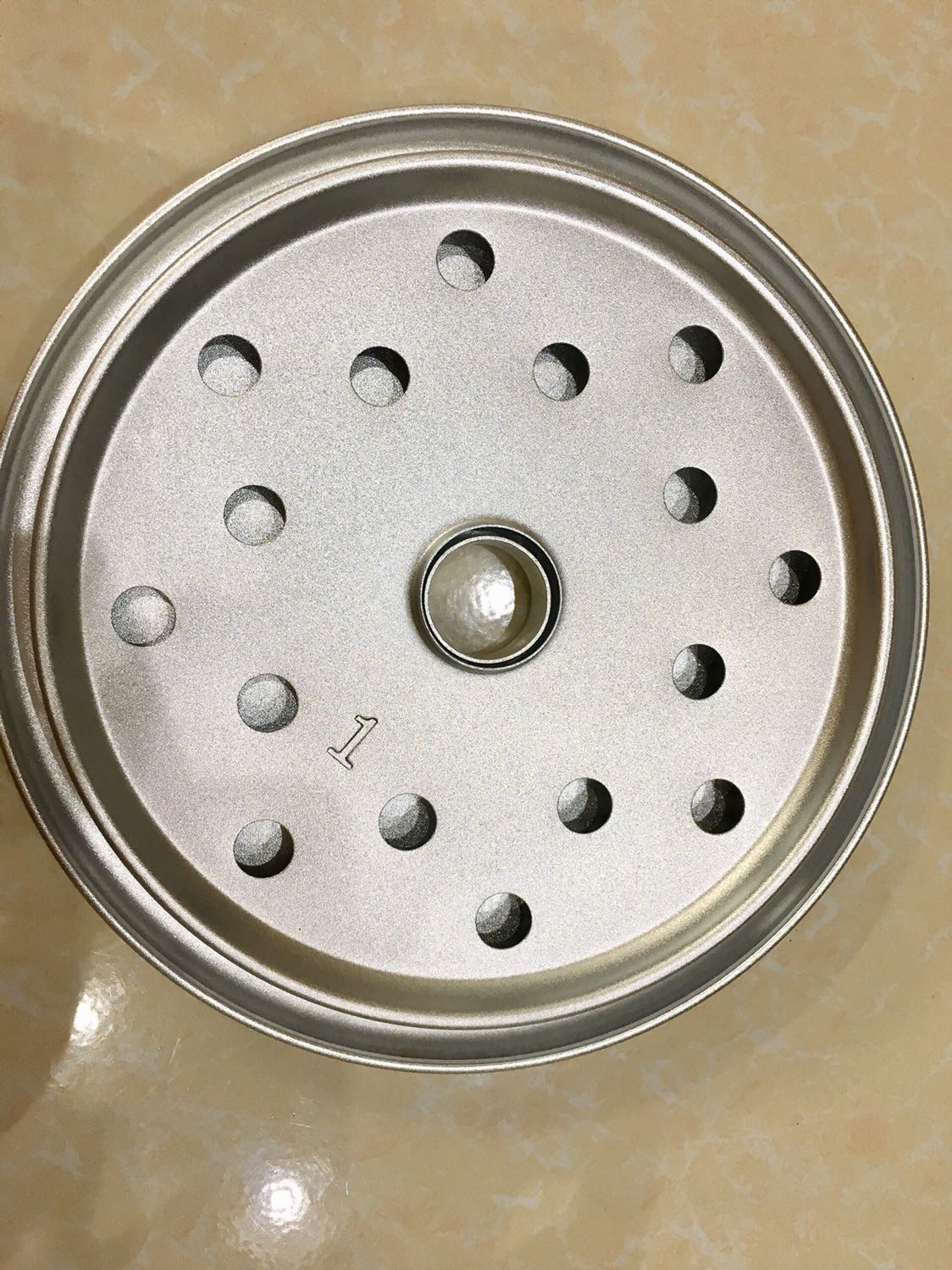 Sản phẩm tốt.Máy đẹp, chắc chắn. Máy được  đóng trong thùng giấy có cả xốp bảo vệ cẩn thận. 
Đặc biệt thích vì khay làm tỏi có tận 4 tầng .Chất liệu khay dày và đẹp. Máy có nhiều nút chọn thời gian và có cả nút xấy khô.
Mình mua tặng cho bố mẹ , ông bà khá hài lòng.