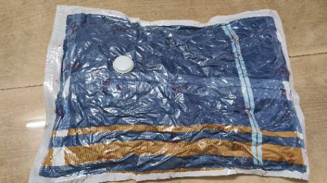 Hàng giao nhanh hơn dự kiến, túi dày. Mình nhận dc đủ 10 cái hút chân không hết, hút thử cái gối nằm mà thấy xẹp lép ưng ghê. Có điều bơm mỏi tay quá, bơm cái túi size to nhất chắc rã rời.