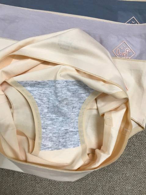 Shop gửi hàng nhanh, đặt hôm trước hôm sau đã nhận được luôn rồi, quần khá êm, rất mềm, nhẹ nhàng, đáng mua nhé mọi người. Được cái mua hàng trên tiki rất yên tâm nhận hàng như bài đăng.