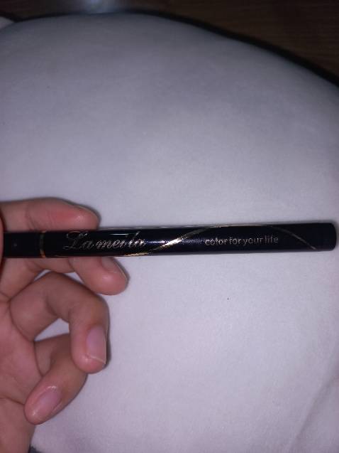 Giao hàng nhanh, đóng gói kĩ, đầu bút dễ kẻ, có điều hơi lâu khô, để khoảng 4-5 phút, cũng không lì cho lắm, dùng nước vẫn có thể bôi, nhưng hợp với giá tiền ạ!