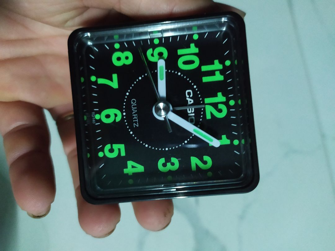 đồng hồ reo âm thanh nhỏ, được cái reo chính xác phút giờ