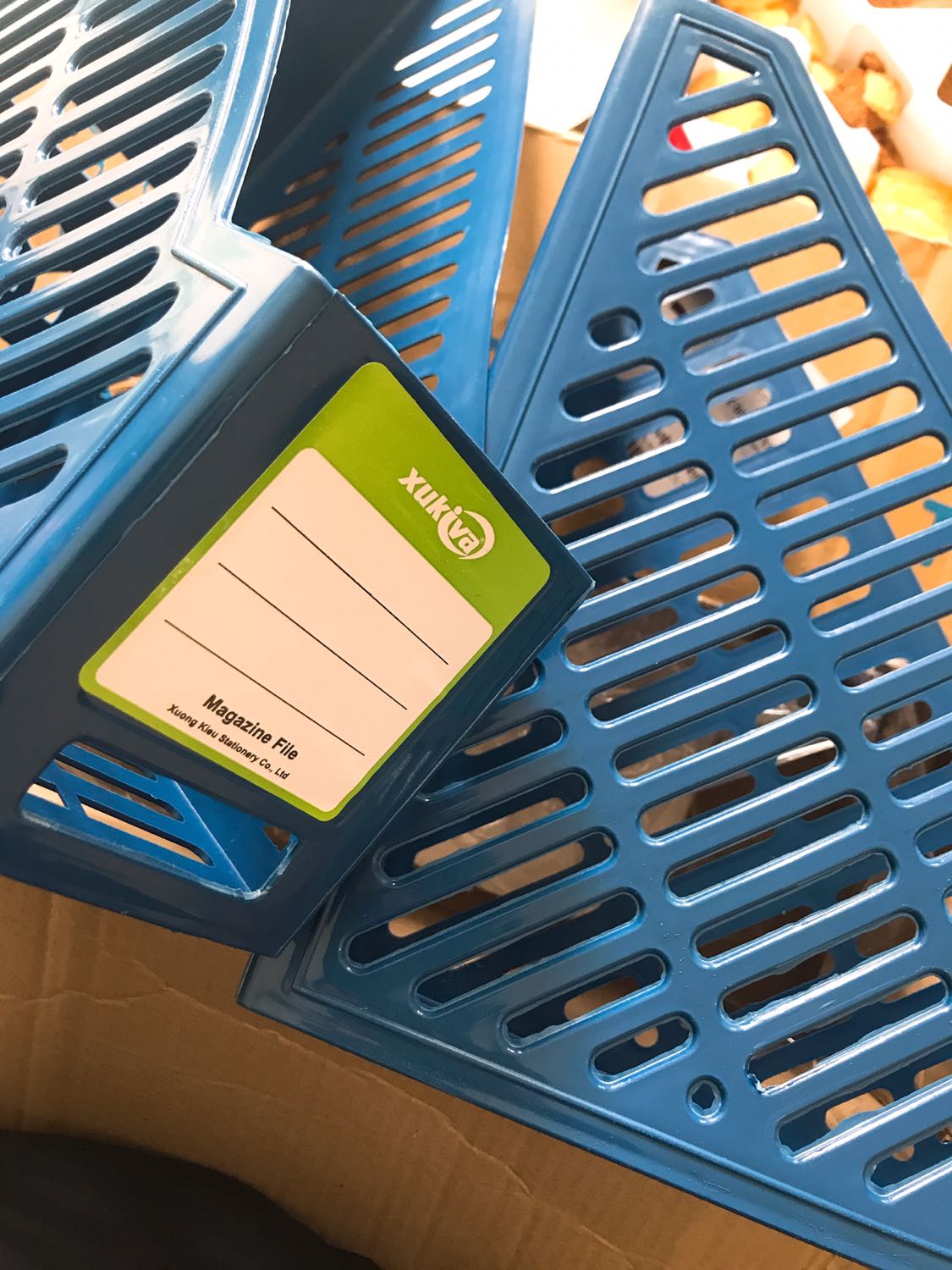 Lúc nhận hàng hết hồn vì thùng quá to ? shop gói đồ có tâm dễ sợ. Kệ rổ chắc chắn, to và đựng được cực nhiều tài liệu
Với giá này thì nên mua..