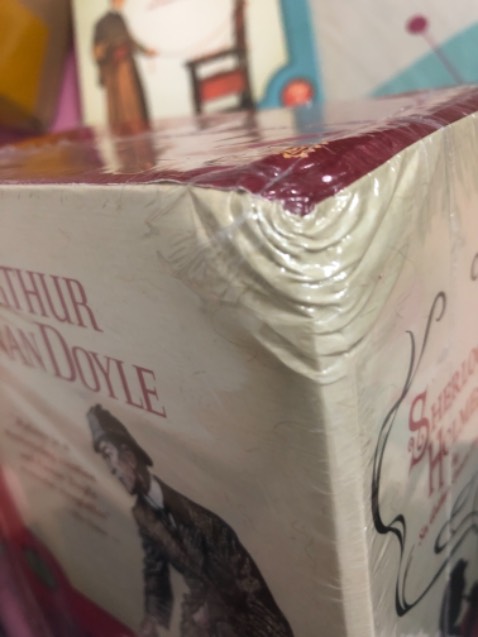 Sách giao không có chống sốc nên bị gãy góc cả trong và ngoài sách. Thật sự rất buồn vì bị mất giá trị bộ sách