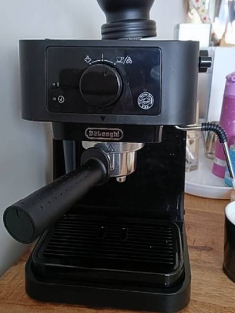 Máy chạy êm, chất lượng pha thì khỏi bàn cãi, ngon hơn rất nhiều, mình rất thích vị pha ép với công suất lớn, tận hưởng được hương vị của cà phê