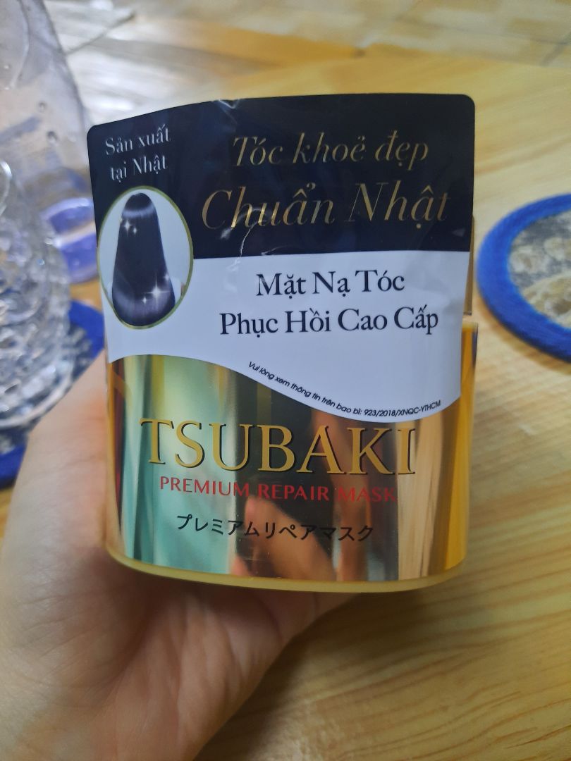 -Dù giao hàng tiêu chuẩn nhưng vẫn nhận được hàng sớm.
-Nhận được sản phẩm chính và tặng đầy đủ.
-Đóng gói bên trong hơi ẩu nhưng may là sản phẩm không bị đổ.
-Đọc review thấy tốt nên order dùng thử nhưng hơi thất vọng 1 tý:
 +Không thơm như các bạn review (dường như không có mùi luôn)
 +Dù chỉ lấy 1 ít nhưng khi xả rất tốn nước vì không rửa kỹ da nhờn và gây ngứa.