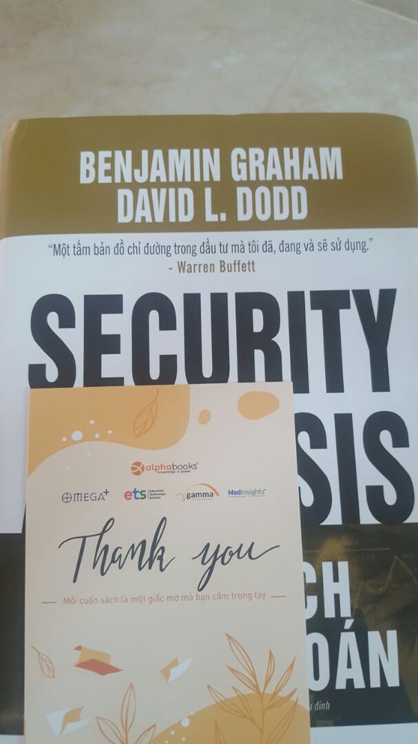 Sách chính hãng, sách còn nguyên vẹn mới, không bị bóp méo, cũ rách. Đây là 1 quyển sách tuyệt vời về đầu tư. Nhưng ship lâu quá, đúng 1 tuần mik ms nhận đc sách