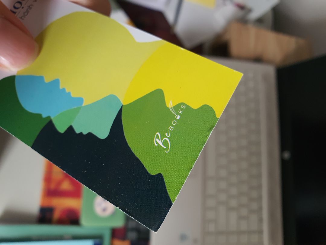 em mua 2 cuốn mà sách không bao bọc kĩ, để có mấy lỗi nhỏ như này. với cả sách nó bị trầy nhìn như sách cũ