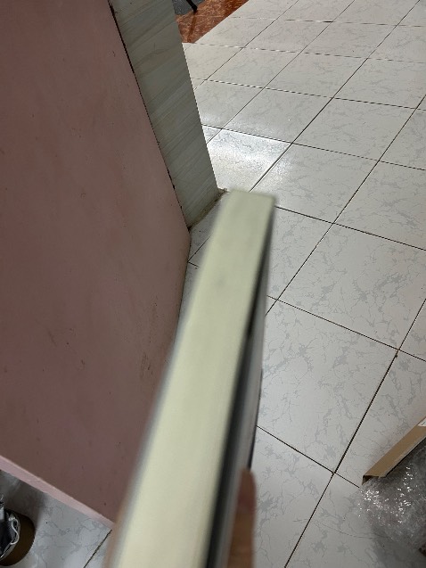 Sách giao tới bị bẩn bìa và gáy, cạnh giấy, rất thất vọng