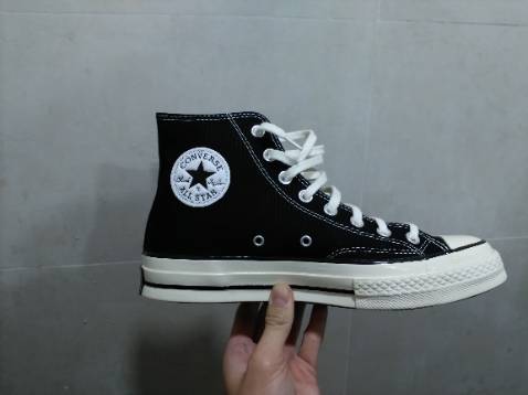 Hàng chuẩn real,đi êm, đẹp nhưng có một số lỗi nhỏ như chỉ thừa và hộp móp nhưng vẫn có thể bỏ qua!!