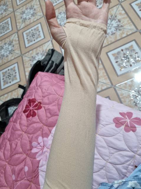 Găng tay mình nhận chưa mang đã bị lỗi rách một lỗ, hơi thất vọng về chất lượng sản phẩm Găng tay mình nhận chưa mang đã bị lỗi rách một lỗ, hơi thất vọng về chất lượng sản phẩm