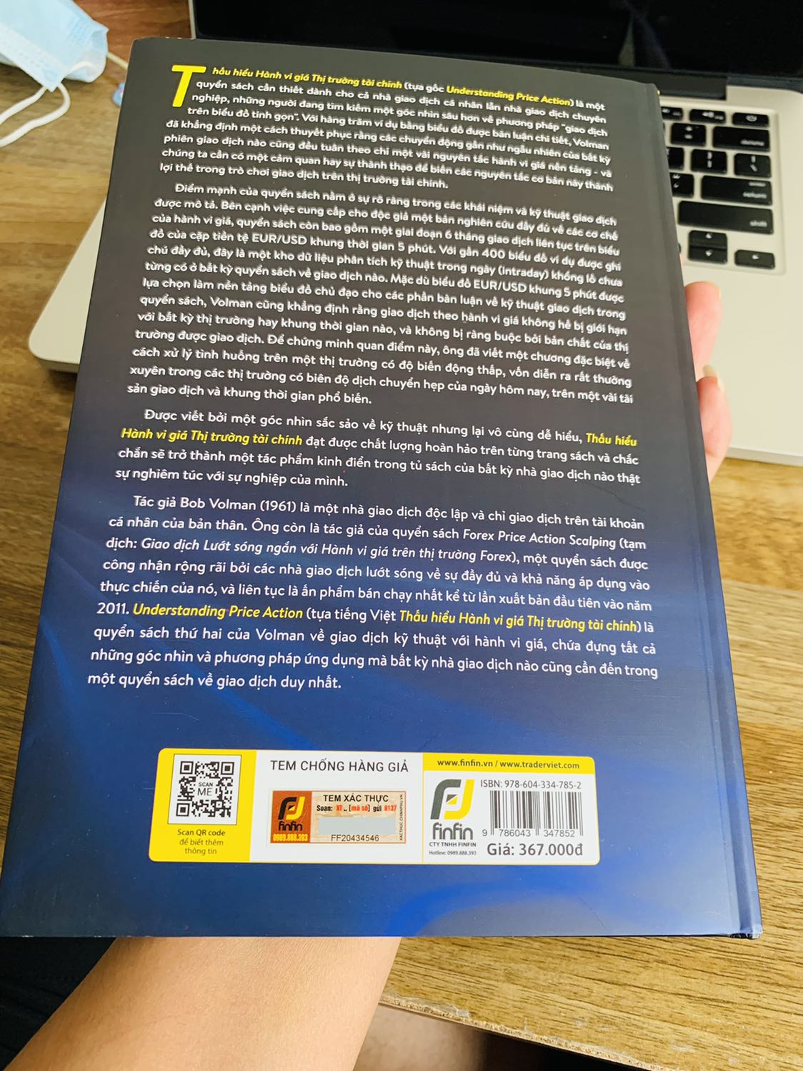 Sách in rất chất lượng
Mấy sách trading nên mua trực tiếp đơn vị bán. Nhiều nơi khác bán sách lậu, cũng bìa cứng, ni lông bọc nhưng là sách giả. Chất lượng in kém.
Giá sách hơi cao