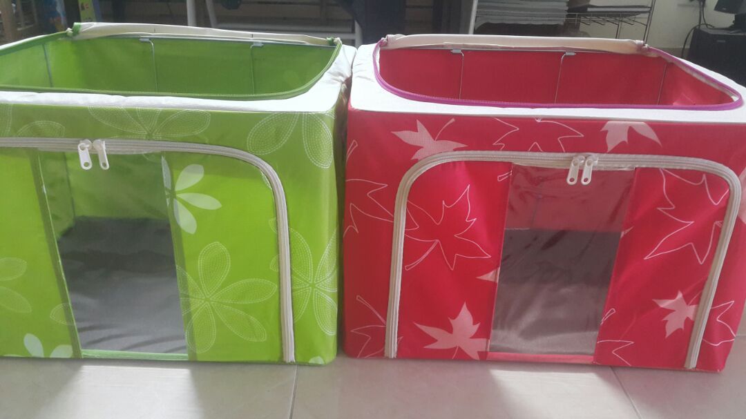 Mình thấy mọi người nhận xét không nên mua lần 2 vì dễ gặp phải sản phẩm lỗi nên mua 1 lúc 2 cái luôn. Chất vải khá dày dặn, khung sắt hơi mong chút nhưng vẫn dùng ổn. Sản phẩm mình nhận được 1 cái Ok, 1 cái thì đáy mùa đỏ có các vết lỗ nhỏ như hình nhưng hiện tại mình thấy không có vấn đề gì.