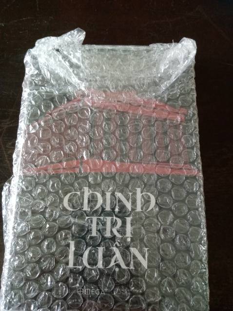 Sách được gói cẩn thận, và chỉn chu. Mình khá hài lòng về điều đó.