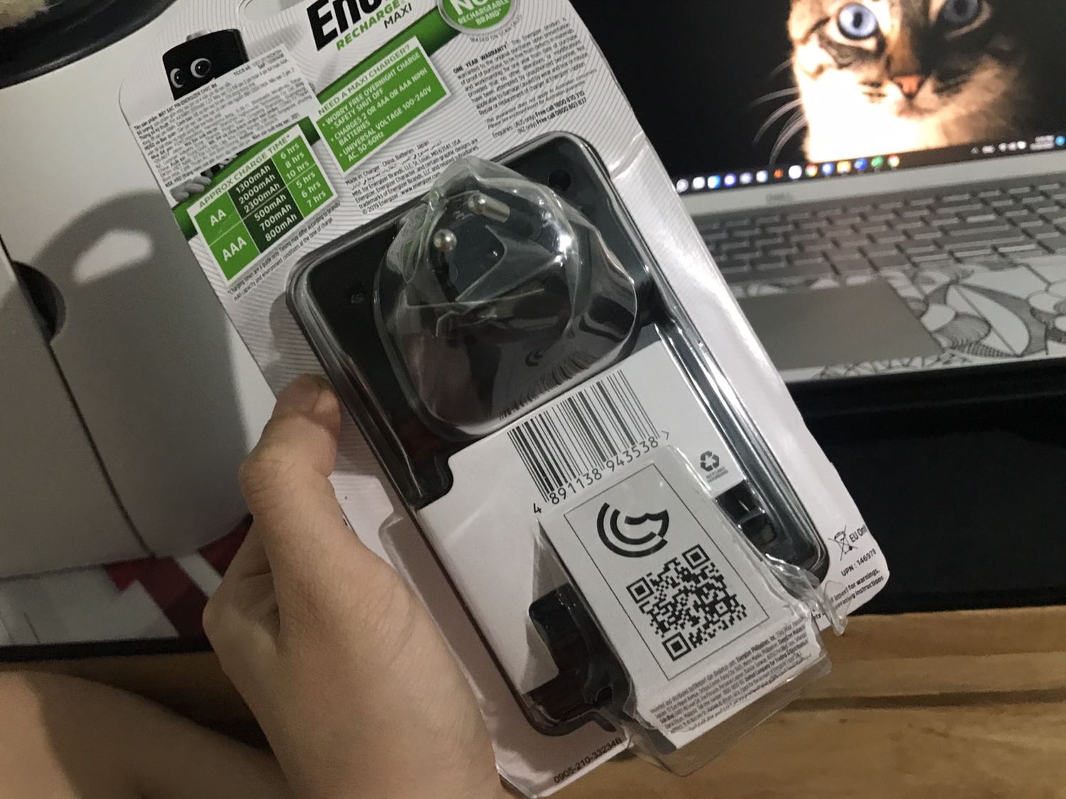 Mình mới nhận được hàng xong, khui ra thấy nó bị rách với cái chấu bị méo chân cắm luôn! Nhờ Tiki đổi dùm hàng mới cho mình! Mình mới nhận được hàng xong, khui ra thấy nó bị rách với cái chấu bị méo chân cắm luôn! Nhờ Tiki đổi dùm hàng mới cho mình!