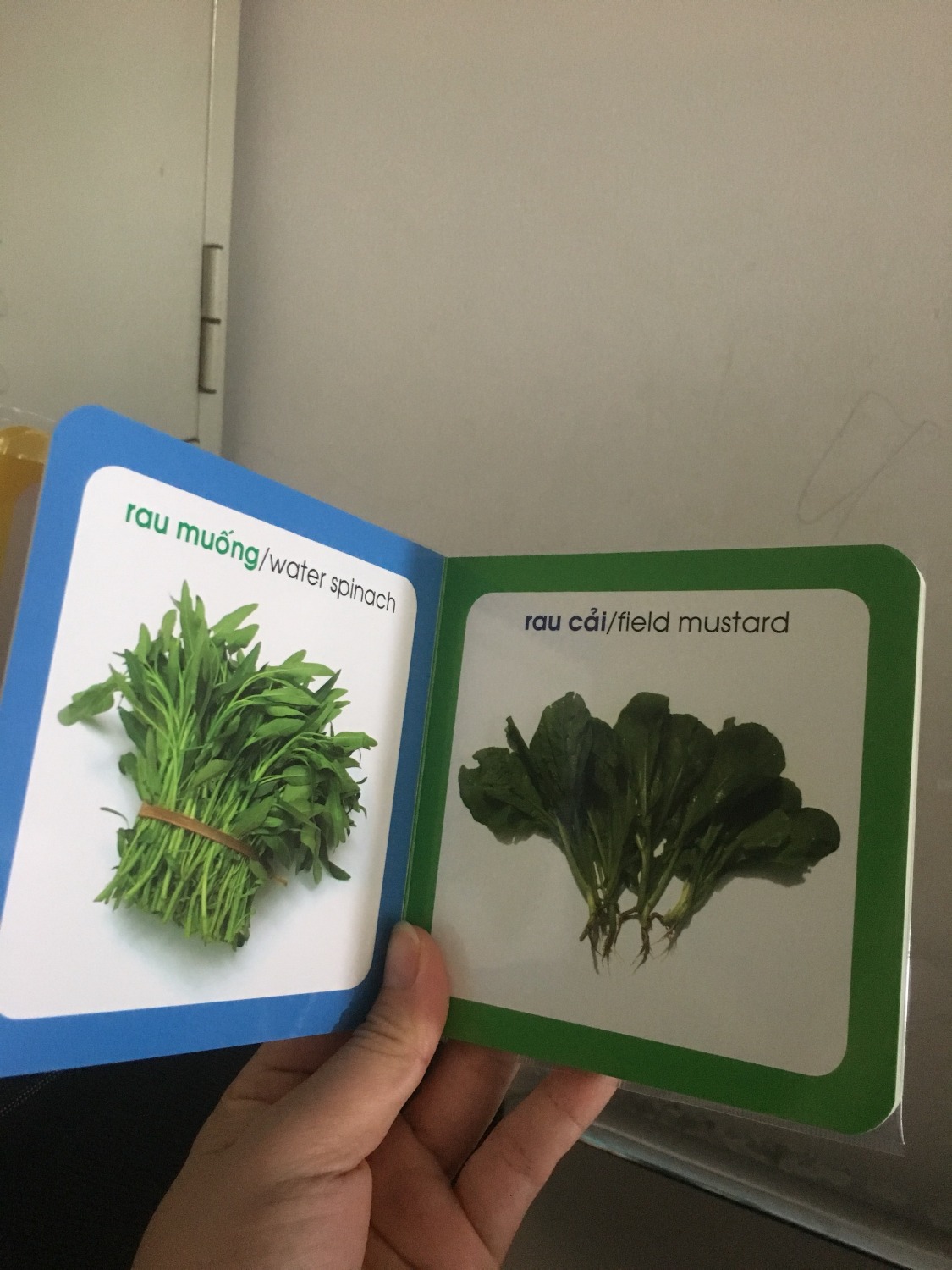 Trang sách rất dày, hình ảnh đẹp sắc nét, bé rất thích!