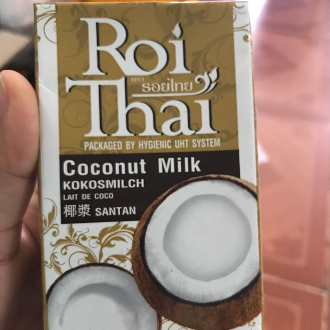 Nước dừa béo, thơm. Mình mua về nấu cà ri gà ngon cực nha