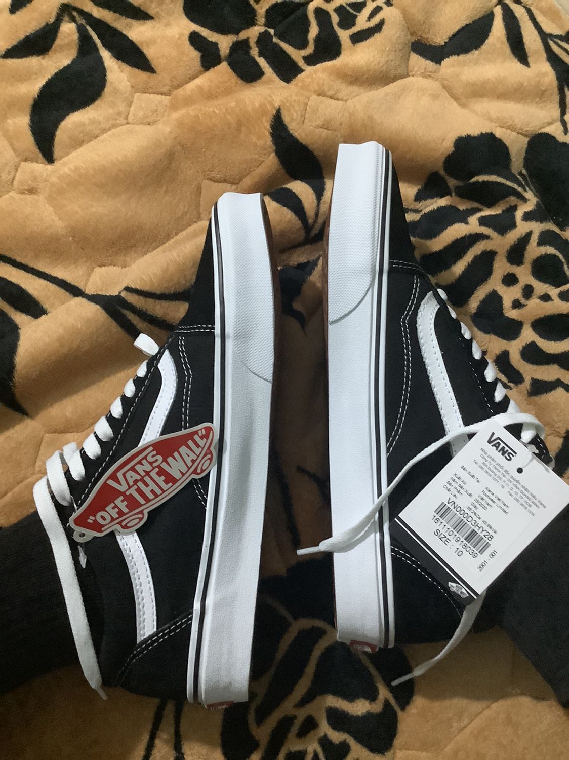 Giày đẹp , mua được giảm 200k, khá là ưng . Được tặng thêm tất và tote của sneaker buzz ! Giao hàng nhanh hơn dự kiến Giày đẹp , mua được giảm 200k, khá là ưng . Được tặng thêm tất và tote của sneaker buzz ! Giao hàng nhanh hơn dự kiến