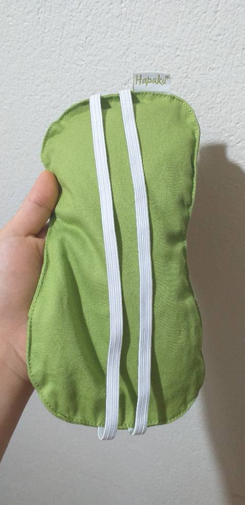 Mình thấy mùi thảo mộc thơm nhưng tầm 5-10 phút là nguội rồi nên ko cảm nhận được gì nhiều so với sản phẩm.
Nếu bạn sử dụng máy tính nhiều thì thà chấp nhận giá cao mua máy massage mắt